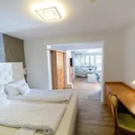 Hotel Wellnesshotel Rothfuss Mit Und 2 Schwimmbaedern Bad Wildbad