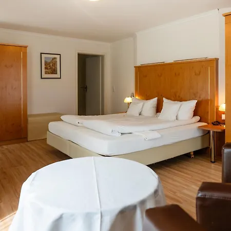 Wellnesshotel Rothfuss Mit Und 2 Schwimmbaedern 호텔 바드윌드바드
