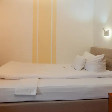 Wellnesshotel Rothfuss Mit Und 2 Schwimmbaedern 4* 바드윌드바드