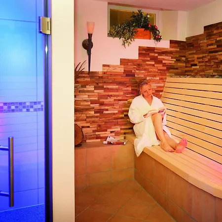 Wellnesshotel Rothfuss Mit Und 2 Schwimmbaedern 호텔 바드윌드바드