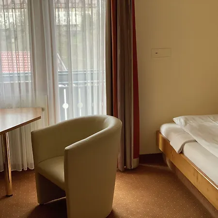 酒店 Wellnesshotel Rothfuss Mit Und 2 Schwimmbaedern 巴特维尔德巴德