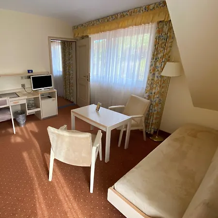 Wellnesshotel Rothfuss Mit Und 2 Schwimmbaedern 酒店 巴特维尔德巴德