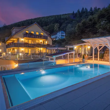 Wellnesshotel Rothfuss Mit Und 2 Schwimmbaedern Hotel Bad Wildbad