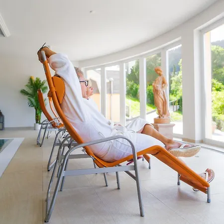 Wellnesshotel Rothfuss Mit Und 2 Schwimmbaedern 巴特维尔德巴德