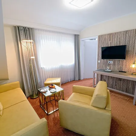 Wellnesshotel Rothfuss Mit Und 2 Schwimmbaedern 4*