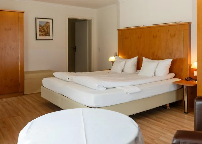 Wellnesshotel Rothfuss Mit Und 2 Schwimmbaedern מלון באד ווילבאד