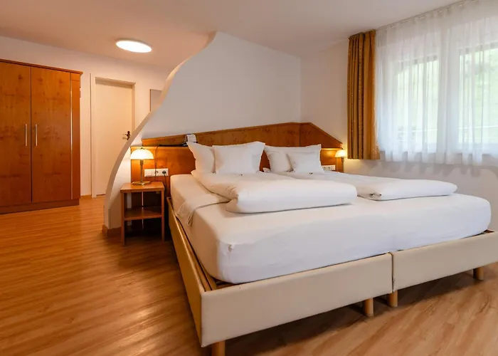 Wellnesshotel Rothfuss Mit Und 2 Schwimmbaedern מלון