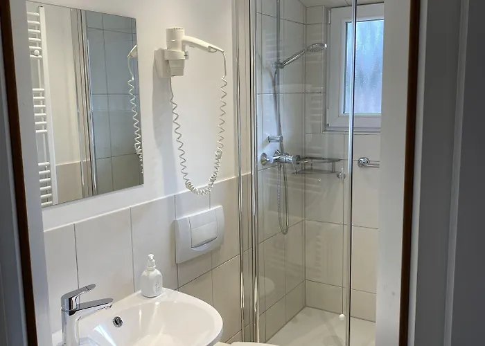 Wellnesshotel Rothfuss Mit Und 2 Schwimmbaedern מלון באד ווילבאד