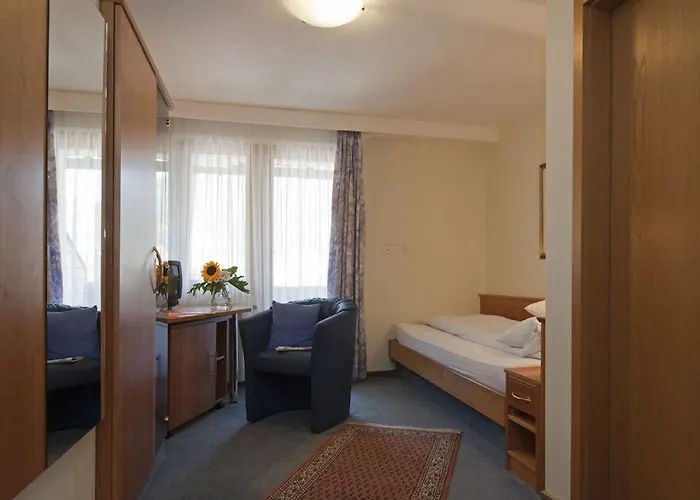 Wellnesshotel Rothfuss Mit Und 2 Schwimmbaedern מלון